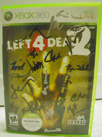 Подписанная копия Left 4 Dead 2, подаренная во время конкурса «Dude Where’s my Thumb 2».