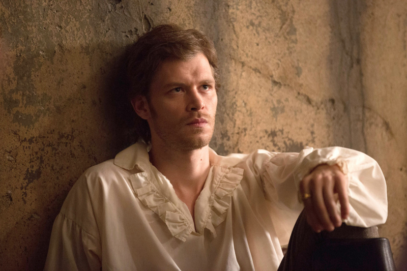 A FILHA PERDIDA DE KLAUS MIKAELSON  Vampire diaries, Klaus mikaelson gif,  Joseph morgan