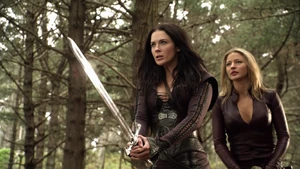 Kahlan holding the sword of truth