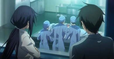 Akrak looking at her scientists dissecting a person