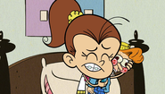 S2E07A Luan holding her soulmate