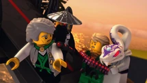 Garmadon wird aus dem Robo-Drachen geworfen.