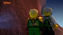 Garmadon und Lloyd hören sich Nyas Nachricht an.