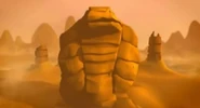 Serpentine statue.png (185 KB) Eine Statue vor der Pyramide