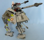 AT-AP com a terceira perna abaixada.