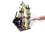 Image demonstrating the minifigure pushing mechanism.