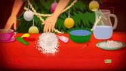 Étape 5-Décoration de Noël.jpg (429 kio) Étape 5 : Ajoutez des paillettes pendant que la boule est toujours humide