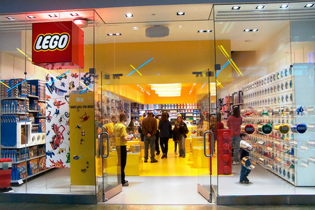 LEGO Retail Store, Brickipedia