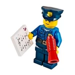 Jour 11 Un policier avec un mégaphone et une partition de musique