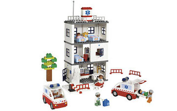 Duplo big city hospital store