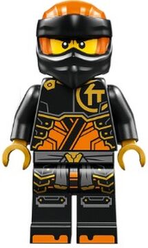 LEGO NINJAGO Nya Mini Figure W/ Gold shoulder Scabbard & Spear 70670