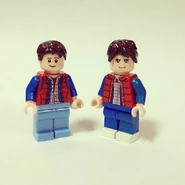 À gauche la version finale de LEGO, à droite la version du projet CUUSOO conçue par Sakuretsu de la Team BTTF
