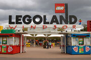 Legoland windsor entrance1