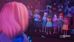 Standing ovation for Roxy.