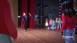 Carter arrive to host the contest.