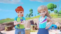 Mia and Stephanie are suspicious about whatever Carter is doing in the ocean.