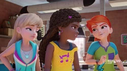 But Stephanie and Andrea don't find Mia’s joke amusing.