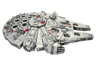 Ultimate-collectors-millennium-falcon-10179