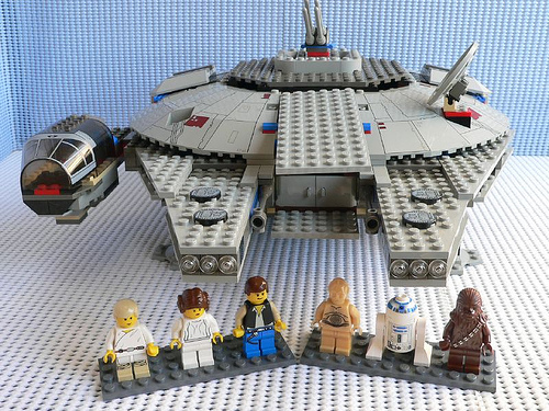 Lego millennium hot sale falcon 7190