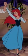 Ariel tenue (2).png (408 kio) Deuxième tenue d'Ariel pendant la visite du royaume