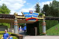 Entrée menant au restaurant.