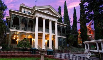 Disneyland-Haunted-Mansion