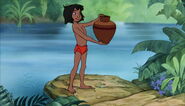 Mowgli veux rendre la jarre d'eau à shanti