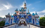 Disneyland-60-sleeping-beauty-castle-diamond-celebration.jpg (135 kio)