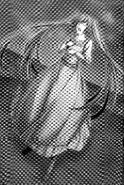 Michaela chantant la berceuse mécanique dans The Daughter of Evil: Wiegenlied of Green