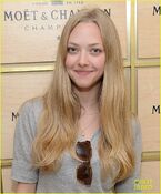 Amanda-seyfried-us-open-ice-cream-cone-02