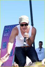 Kris-allen-petapalooza-performer-07