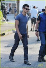 Lautner-grown-up-01