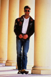 in Levi's jeans as Maverick in Top Gun (1986)