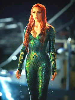 Aquaman-Amber-Heard-Jacket.jpg