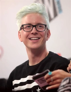 Tyler Oakley.jpg