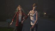 As duas caminham na vizinhança de Rachel e planejam fugir de Arcadia Bay.