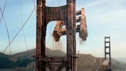The Northern Tower breaks off and falls into the Golden Gate.