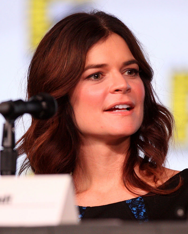 Betsy Brandt Life In Pieces Wiki Fandom