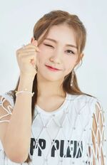 Huiyeon (June 13, 2021) Vanilla Online Photocard (01) front