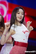 Hina (June 10, 2021) Vanilla Showcase performance (05).jpg (489 KB) Showcase June 10, 2021