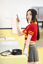 Hina Into The Light Alive MV behind (08).jpg (146 KB) "ALIVE"