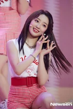 Hina (June 10, 2021) Vanilla Showcase performance (03).jpg (583 KB) Showcase June 10, 2021