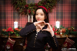 Hina Lightsum Christmas 2021 Behind The Scenes (3).jpeg (174 KB) "Santa Tell Me" December 2021