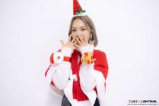 Huiyeon Lightsum Christmas 2021 Behind The Scenes (6)
