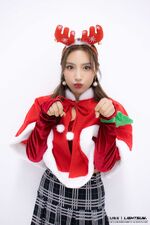 Chowon Lightsum Christmas 2021 Behind The Scenes (4)