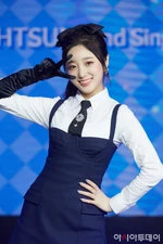 Hina (21-10-13) Light A Wish Showcase Pictorial (03).jpg (1.56 MB) "Light a Wish"