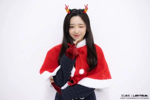 Hina Lightsum Christmas 2021 Behind The Scenes (6).jpeg (60 KB) "Heart Shaker" December 2021