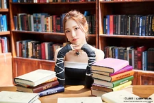 Huiyeon Into The Light Alive MV behind (10).jpg (167 KB)