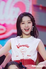 Hina (June 10, 2021) Vanilla Showcase performance (04).jpg (509 KB) Showcase June 10, 2021