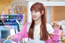 Yujeong Vanilla music video behind 08